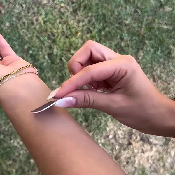 Parche en la muñeca
